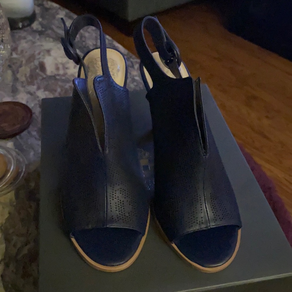 Vince Camuto blue heels size 7.5